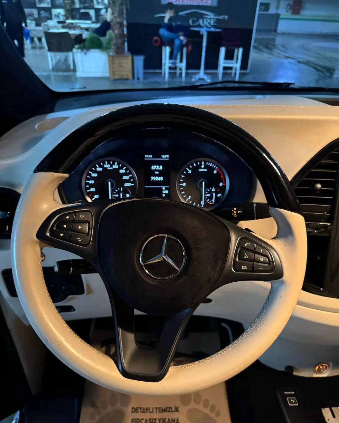 İzmir kurumsal transfer Mercedes VIP direksiyon kokpit görünümü