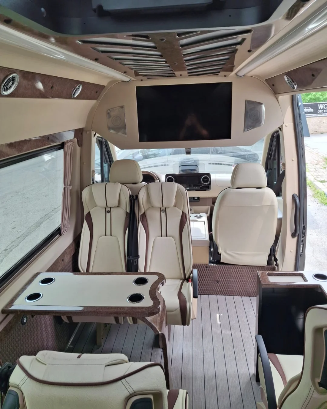 İzmir kurumsal transfer Mercedes Sprinter VIP iç mekan koltuklar